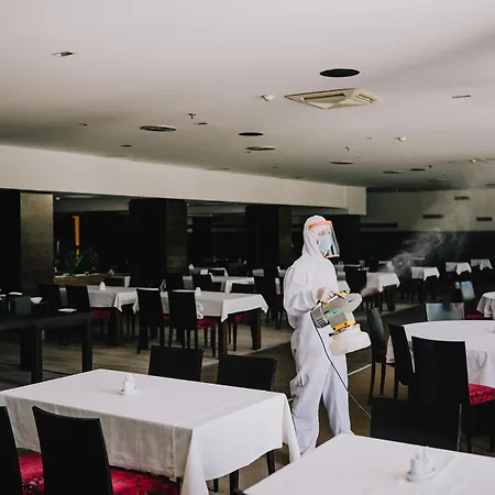 岳罗普酒店 5*
